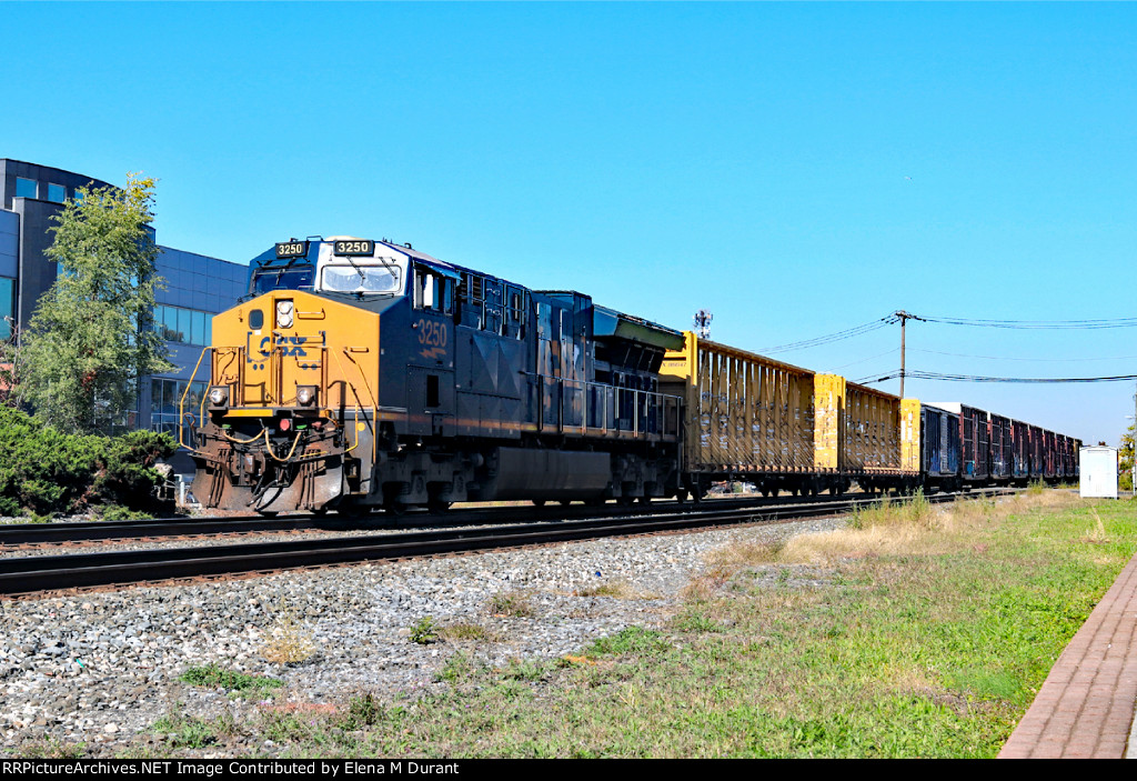 CSX 3250 on M-421